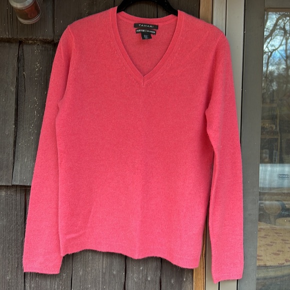 NWT TAHARI Pure Luxe 100% Cashmere V Neck Sweater. Pink, size Medium - Picture 9 of 12